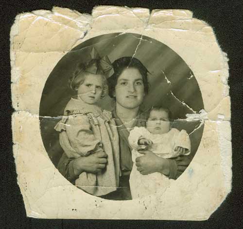 Cutulle family portrait, 1955 c. Canadian Museum of Immigration at Pier 21 (DI2013.1784.1).