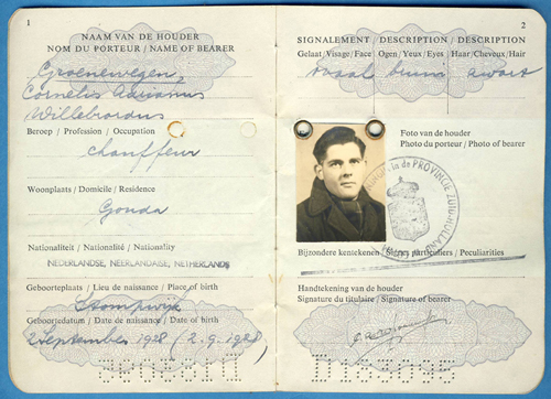Passport issued to Gor Groenewegen. Canadian Museum of Immigration at Pier 21 (DI2013.1546.8).