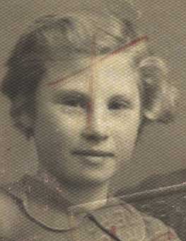 Detail of Filomina di Pietro in passport photo issued to Maria Pittarelli, 1952. Canadian Museum of Immigration at Pier 21 (DI2013.1819.2b).