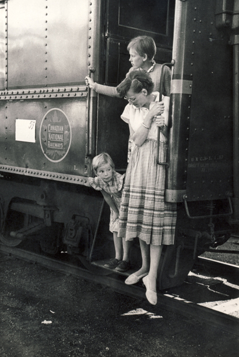 Helen Meyer disembarking a train at a Canadian National Railway. Canadian Museum of Immigration at Pier 21 (DI2013.1558.42).